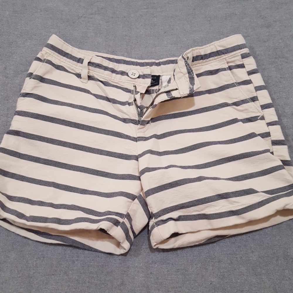 Non-jean shorts GAP